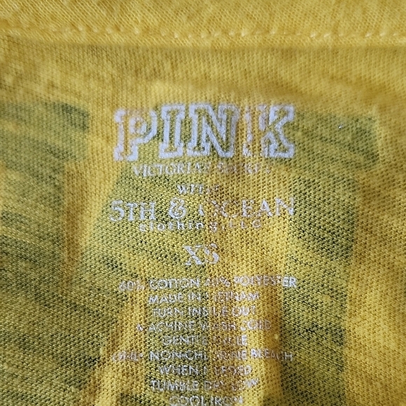 Victoria’s Secret PINK Iowa Hawkeyes Yellow Crop Top | XS | Collegiate Graphic - Picture 5 of 5